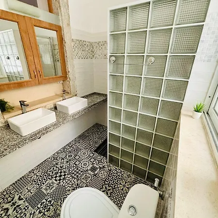 Luxury Flats Centre, Ideal For Tourists Apartment