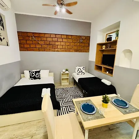 Luxury Flats Centre, Ideal For Tourists Apartment